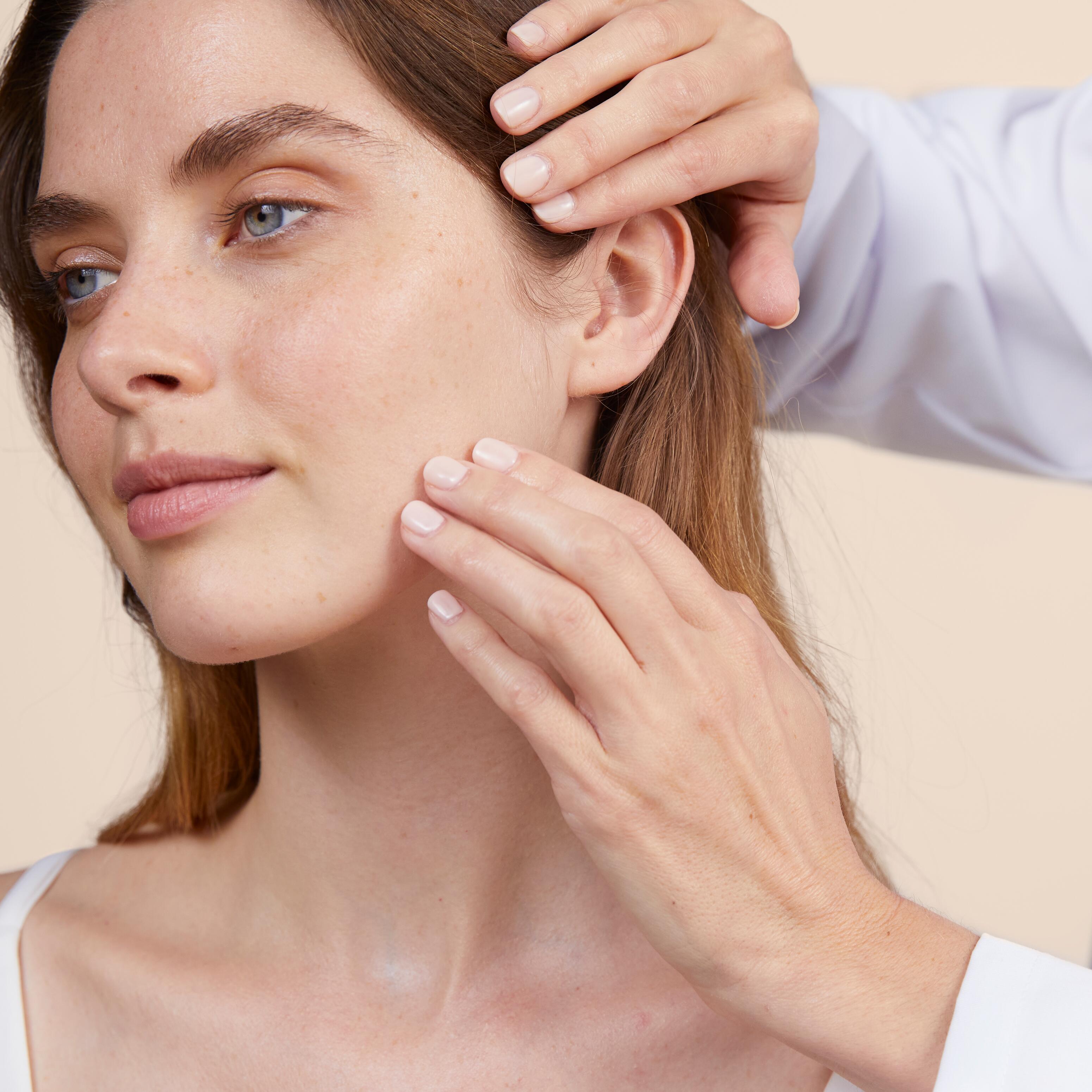 Sonnenpflege - Empfindliche Haut ULTRA FLUID PERFECTOR SPF 50+ – Bild 2