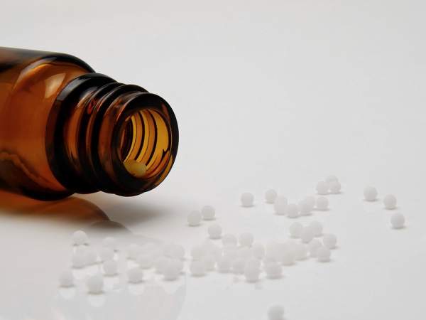 HOMÖOPATHISCHE HAUS- UND REISEAPOTHEKE NACH DR. SELLNER 48 PHIOLEN
